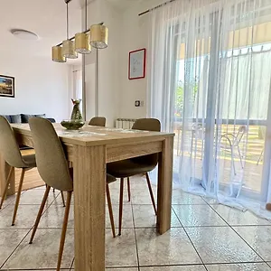  Apartment Mia