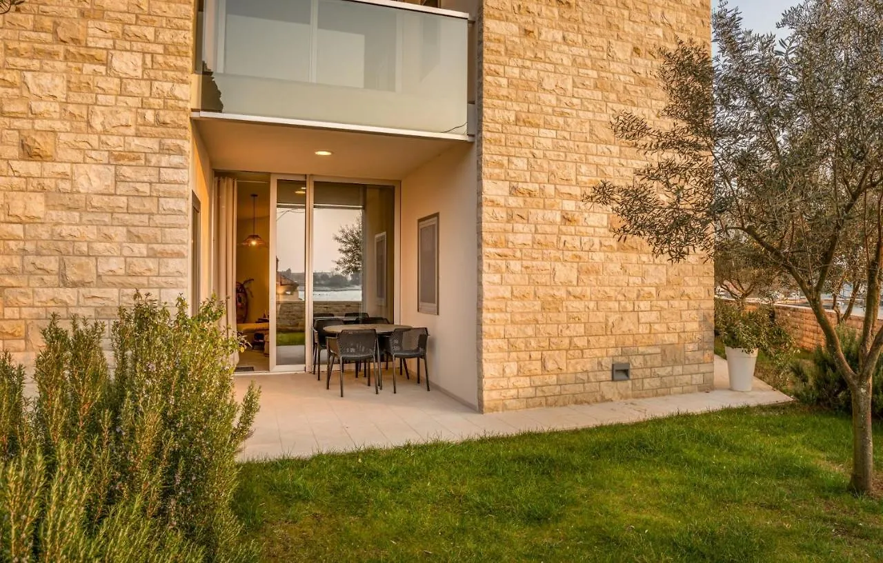 Apartment Nobilis Zambratija